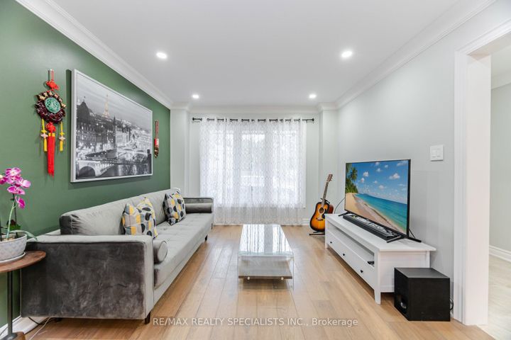 Photo 7 at 5274 Huntingfield Drive, Hurontario, Mississauga