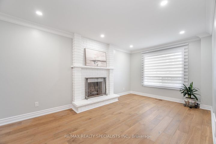 Photo 15 at 5274 Huntingfield Drive, Hurontario, Mississauga