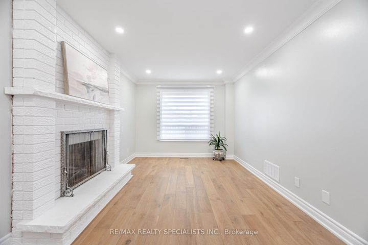 Photo 16 at 5274 Huntingfield Drive, Hurontario, Mississauga