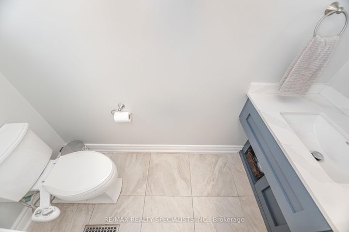 Photo 18 at 5274 Huntingfield Drive, Hurontario, Mississauga