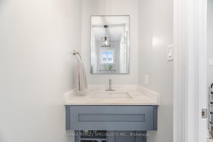 Photo 19 at 5274 Huntingfield Drive, Hurontario, Mississauga
