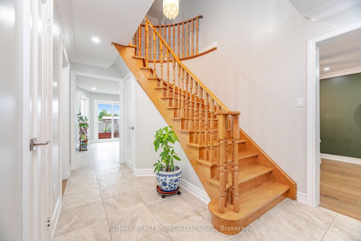 Photo 20 at 5274 Huntingfield Drive, Hurontario, Mississauga