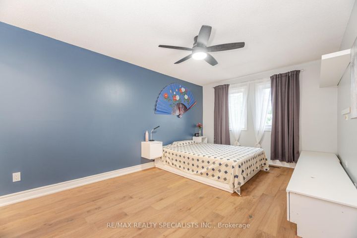 Photo 22 at 5274 Huntingfield Drive, Hurontario, Mississauga