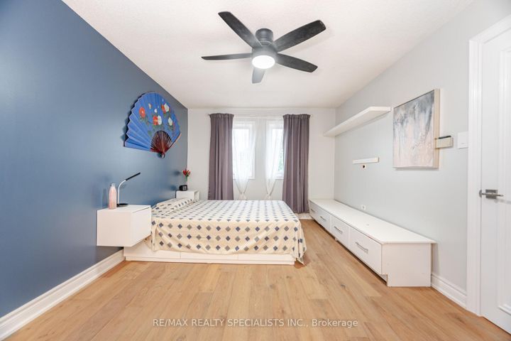 Photo 23 at 5274 Huntingfield Drive, Hurontario, Mississauga