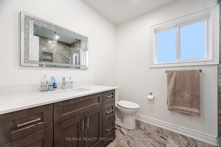 Photo 31 at 5274 Huntingfield Drive, Hurontario, Mississauga