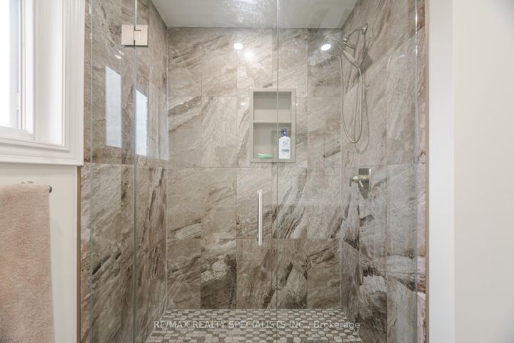 Photo 32 at 5274 Huntingfield Drive, Hurontario, Mississauga