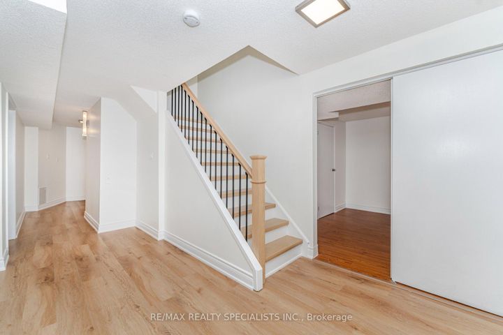 Photo 33 at 5274 Huntingfield Drive, Hurontario, Mississauga