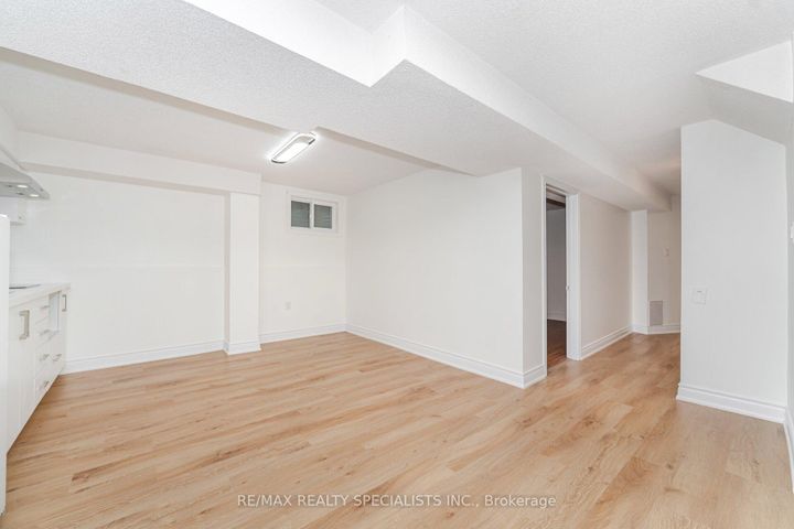 Photo 34 at 5274 Huntingfield Drive, Hurontario, Mississauga