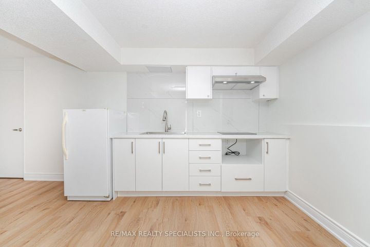 Photo 35 at 5274 Huntingfield Drive, Hurontario, Mississauga
