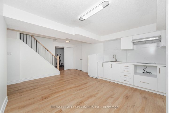 Photo 36 at 5274 Huntingfield Drive, Hurontario, Mississauga