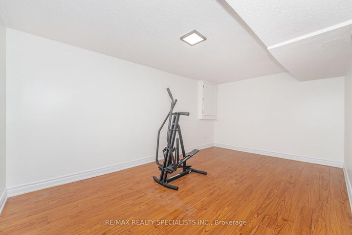 Photo 37 at 5274 Huntingfield Drive, Hurontario, Mississauga