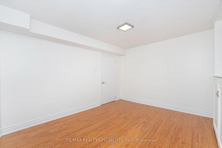 Photo 39 at 5274 Huntingfield Drive, Hurontario, Mississauga