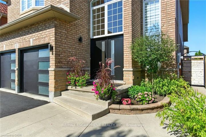 Photo 2 at 11 Silverspring Crescent, Rural Glanbrook, Hamilton