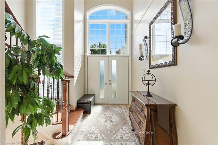 Photo 3 at 11 Silverspring Crescent, Rural Glanbrook, Hamilton