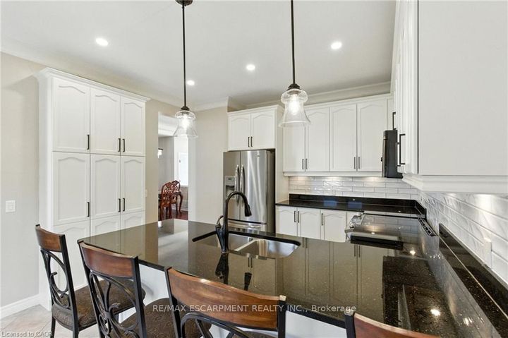 Photo 10 at 11 Silverspring Crescent, Rural Glanbrook, Hamilton