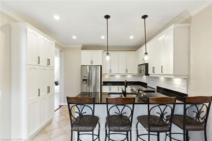Photo 11 at 11 Silverspring Crescent, Rural Glanbrook, Hamilton