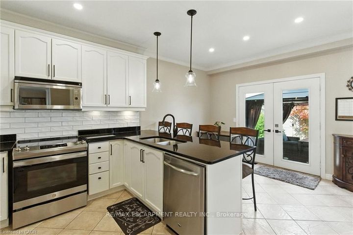Photo 12 at 11 Silverspring Crescent, Rural Glanbrook, Hamilton
