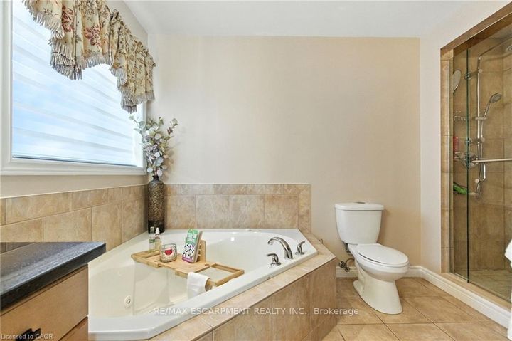 Photo 25 at 11 Silverspring Crescent, Rural Glanbrook, Hamilton