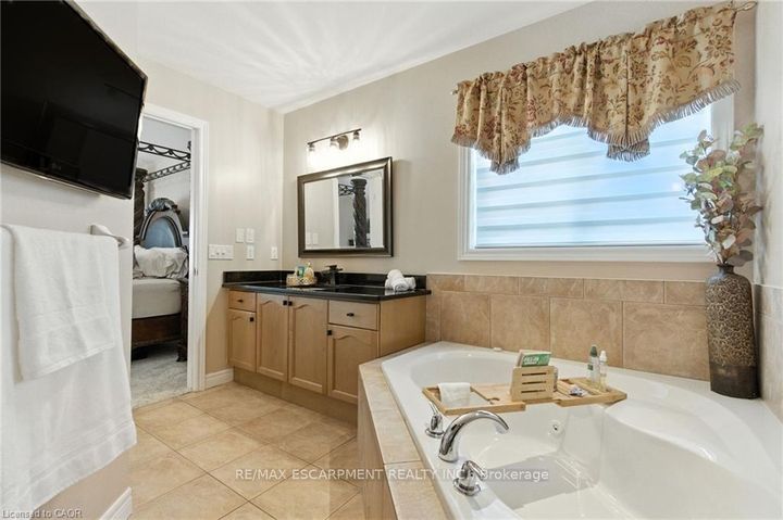 Photo 27 at 11 Silverspring Crescent, Rural Glanbrook, Hamilton