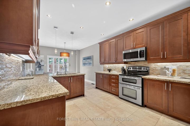 Photo 9 at 271 Autumn Hill Boulevard, Patterson, Vaughan