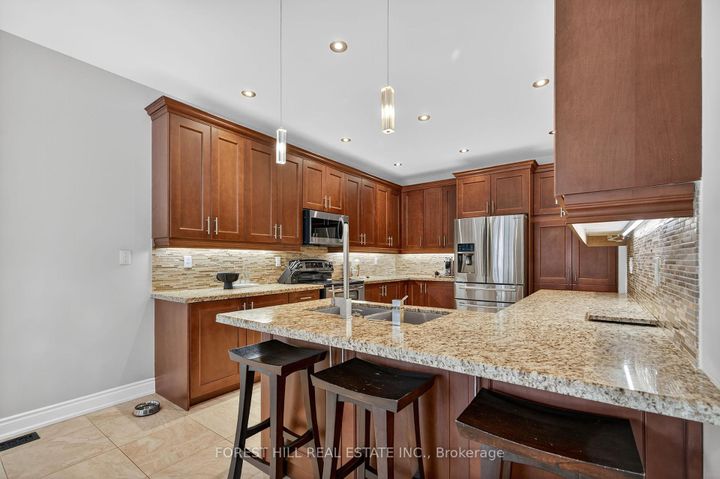 Photo 12 at 271 Autumn Hill Boulevard, Patterson, Vaughan