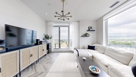 Photo 4 at 812 - 6 David Eyer Road, Rural Richmond Hill, Richmond Hill