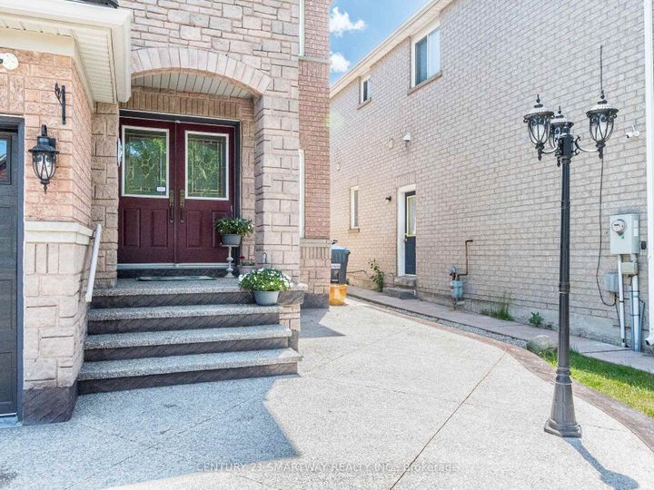 Photo 2 at 38 Bottlebrush Drive, Wellington, Brampton