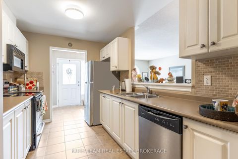 Photo 4 at 18 - 318 Little Avenue, Painswick North, Barrie