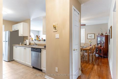 Photo 5 at 18 - 318 Little Avenue, Painswick North, Barrie