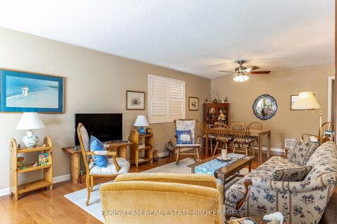 Photo 10 at 18 - 318 Little Avenue, Painswick North, Barrie