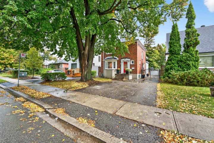 Photo 1 at 31 Nineteenth Street, New Toronto, Toronto