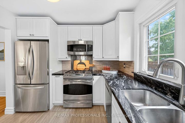 Photo 9 at 31 Nineteenth Street, New Toronto, Toronto