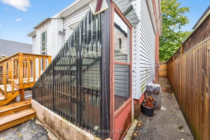 Photo 25 at 31 Nineteenth Street, New Toronto, Toronto