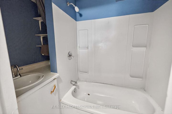 Photo 31 at 31 Nineteenth Street, New Toronto, Toronto