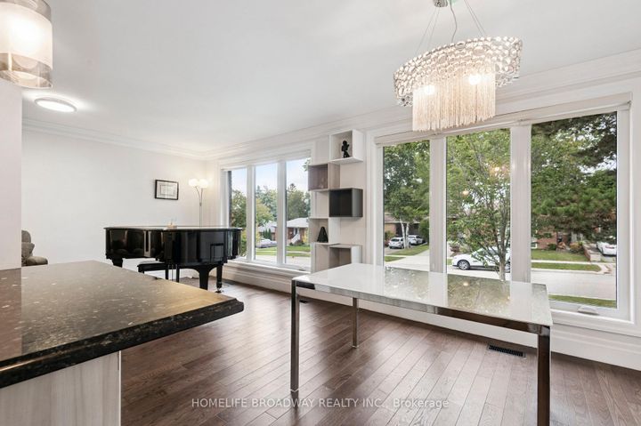 Photo 5 at 17 Jill Crescent, West Deane, Toronto