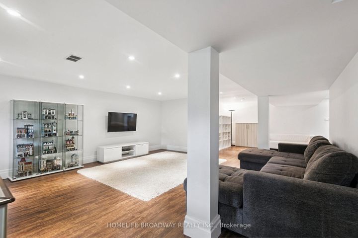 Photo 28 at 17 Jill Crescent, West Deane, Toronto