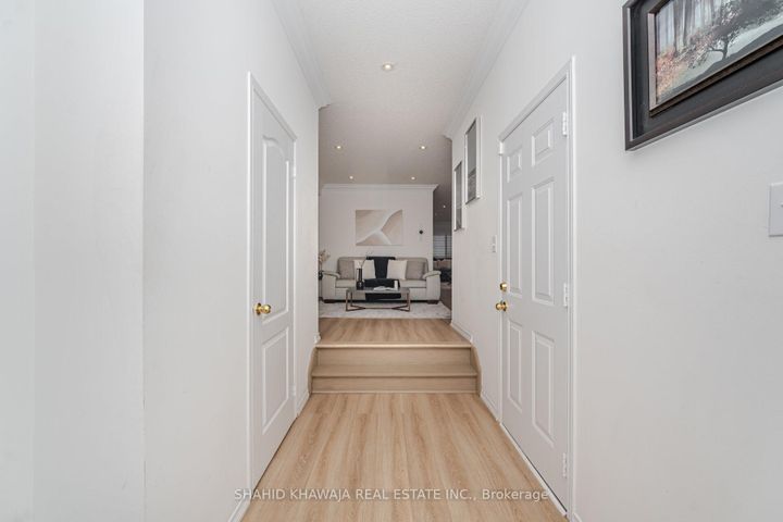 Photo 2 at 3940 Skyview Street, Churchill Meadows, Mississauga