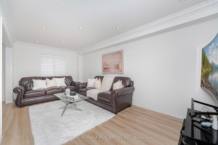 Photo 5 at 3940 Skyview Street, Churchill Meadows, Mississauga