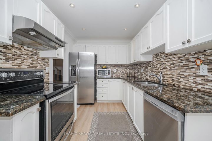 Photo 9 at 3940 Skyview Street, Churchill Meadows, Mississauga