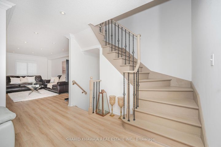 Photo 11 at 3940 Skyview Street, Churchill Meadows, Mississauga