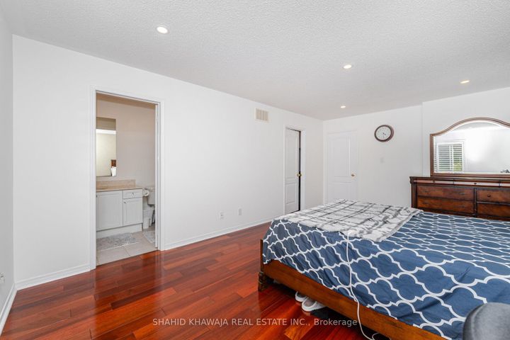 Photo 12 at 3940 Skyview Street, Churchill Meadows, Mississauga
