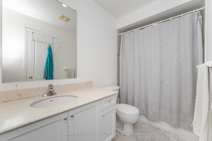 Photo 13 at 3940 Skyview Street, Churchill Meadows, Mississauga