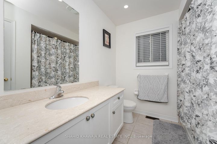 Photo 17 at 3940 Skyview Street, Churchill Meadows, Mississauga