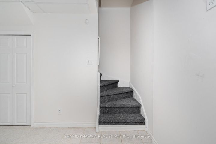 Photo 19 at 3940 Skyview Street, Churchill Meadows, Mississauga