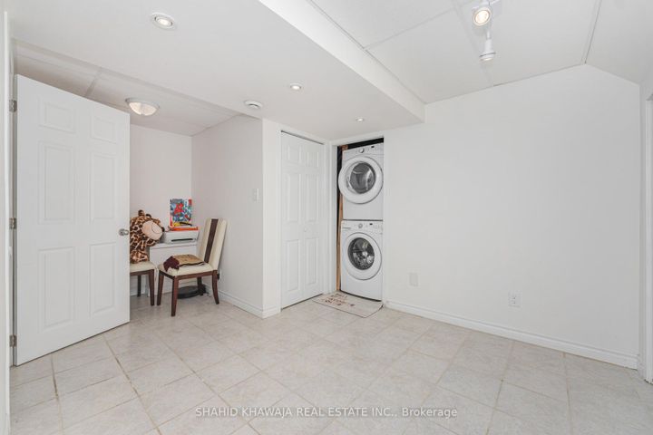 Photo 20 at 3940 Skyview Street, Churchill Meadows, Mississauga