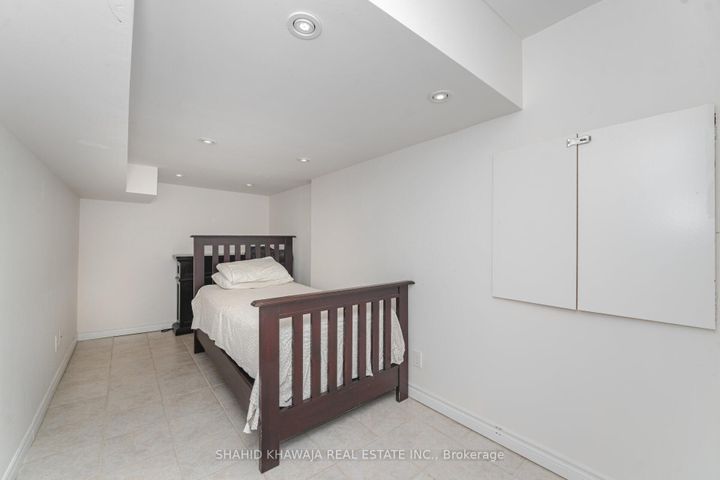 Photo 21 at 3940 Skyview Street, Churchill Meadows, Mississauga