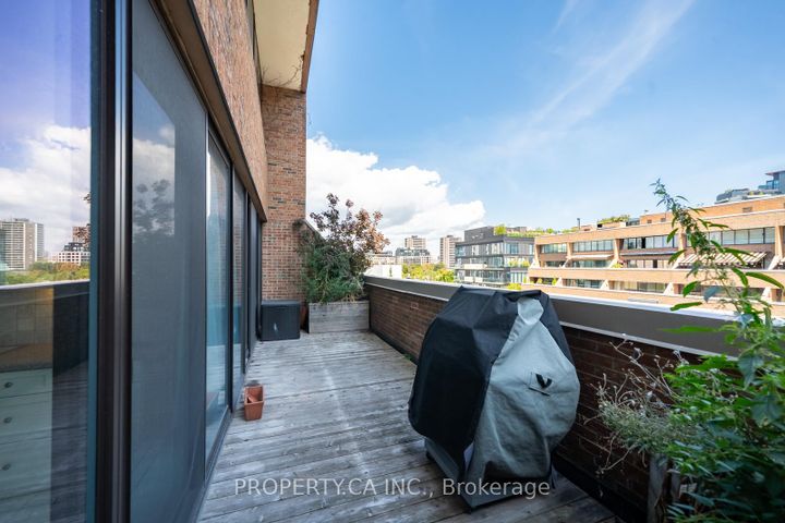 Photo 17 at 606 - 55a Avenue Road, Annex, Toronto
