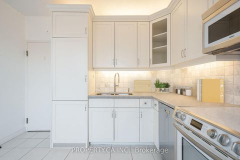 Photo 6 at 606 - 55a Avenue Road, Annex, Toronto