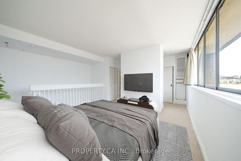 Photo 9 at 606 - 55a Avenue Road, Annex, Toronto