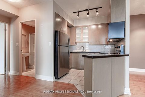 Photo 6 at 1007 - 70 Alexander Street, Yonge Corridor, Toronto